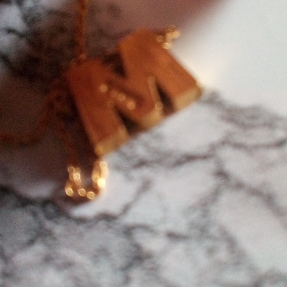 🦋Vintage Crown Trifari Gold Tone Initial Letter M Necklace - Picture 4 of 9